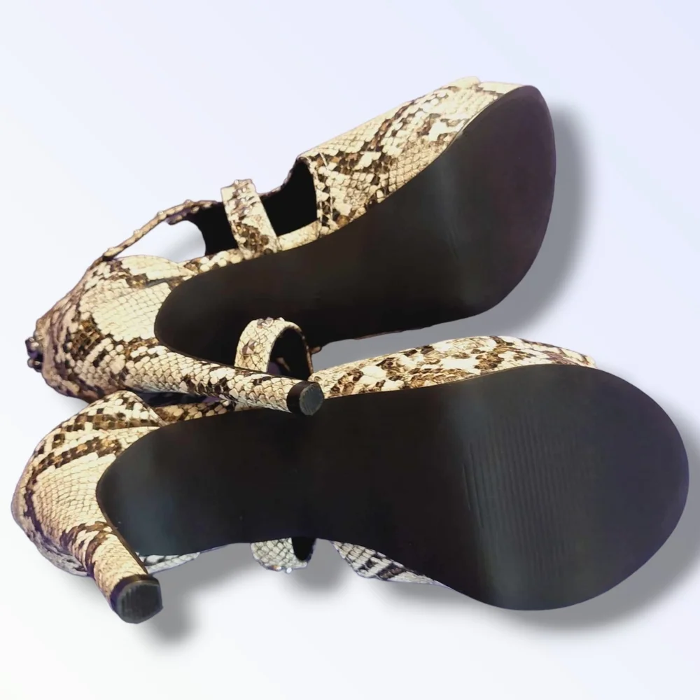 GBG by Guess | Platform Snakeskin Grey & White Heels | Size 7 | 4" Inches | - Picture 10 of 11